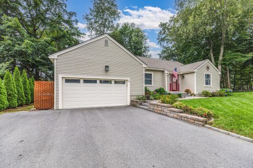 44 Alderwood Dr, Stratham, NH 03885-4212
