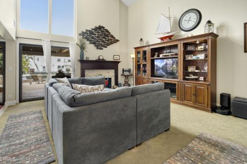 2231 Victoria Ave, Oxnard CA  93035-2930 exterior