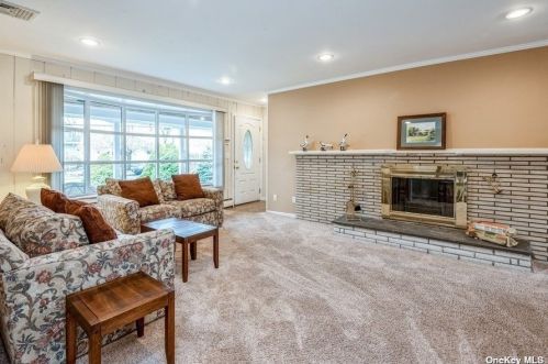 16 Stuart Ave, Amityville NY  11701-4226 exterior