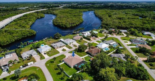 1250 Coral Reef St, Fort Pierce, FL 34983-3969