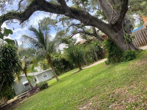 953 Francis St, West Palm Beach, FL 33405-2413