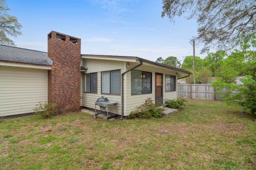 88 9th St, Shalimar FL  32579-1431 exterior