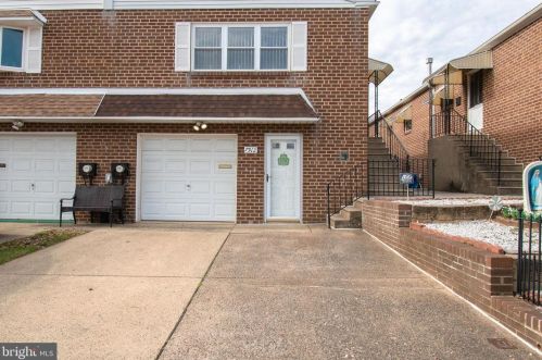 7912 Farnsworth St, Philadelphia, PA 19152-3434