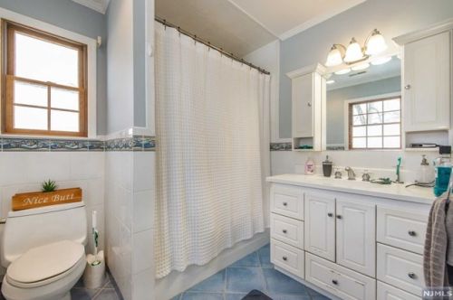 55 Demarest Ave, Oakland NJ  07436-2603 exterior