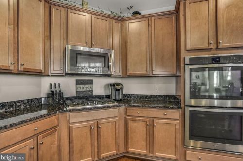 13503 Eagles Rest Dr, Leesburg VA 20176-5035 exterior