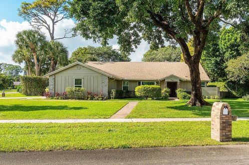 291 Old Country Rd, West Palm Beach, FL 33414-4816