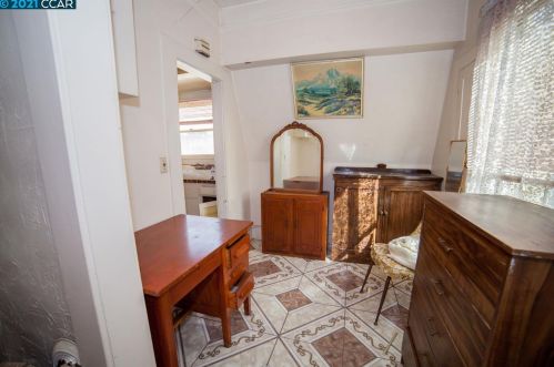 1523 28th Ave, Oakland CA  94601-1633 exterior