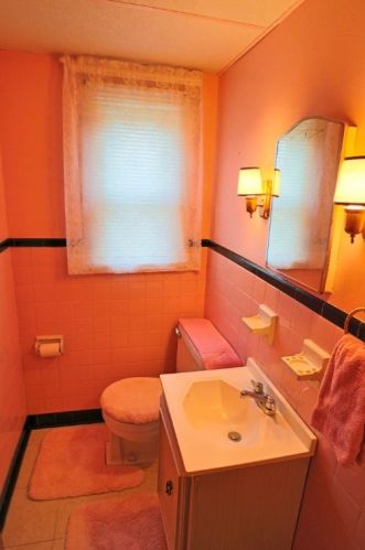 303 Sceneridge Rd, Mckeesport PA  15133-2221 exterior