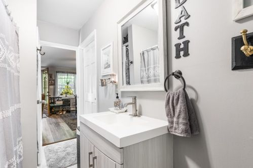 237 Magill Rd, Zelienople PA  16063-3015 exterior