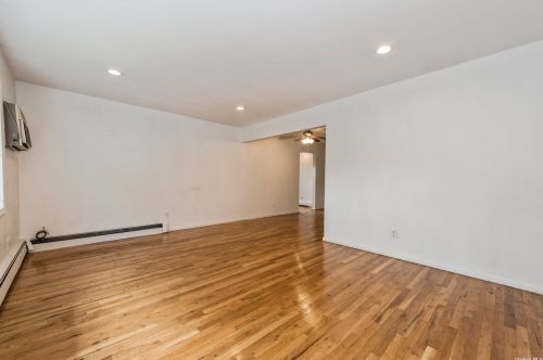 2595 Natta Blvd, North Bellmore, NY 11710-3141