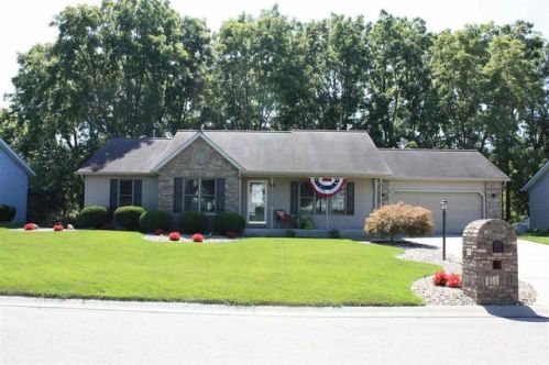 611 Redbud Ln, Middlebury, IN 46540-9455