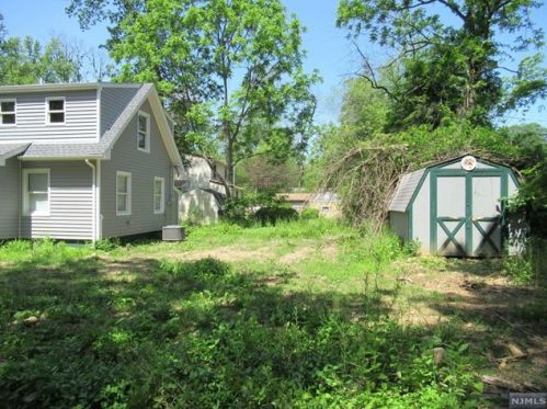 68 Hemlock St, Oakland NJ  07436-1829 exterior