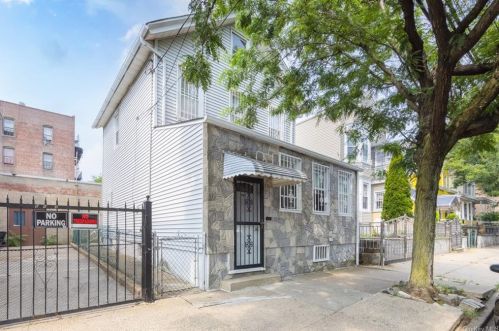690 240th St, Bronx, NY 10471-3533