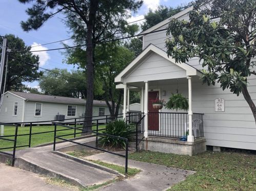 111 Pine Ave, Orange TX  77630-5900 exterior