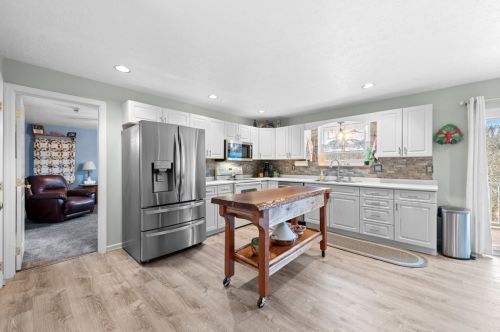 37 Elena Ave, New Kensington PA  15068-9749 exterior