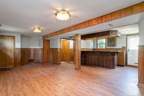 27 Welch Rd, North Haven CT  06473-2844 exterior