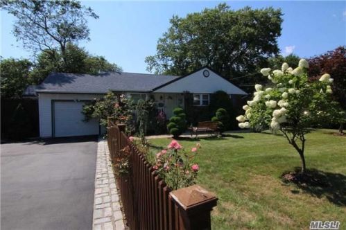 1434 Manatuck Blvd, Bayshore, NY 11706-4957