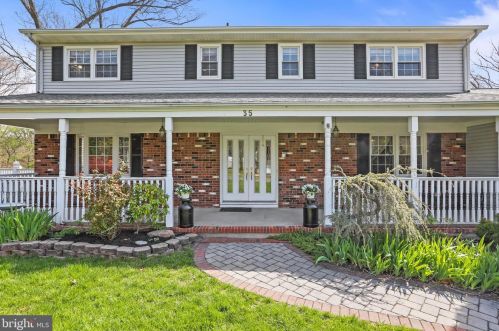 35 Sandalwood Dr, East Brunswick, NJ 08816-4048