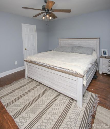 42 Front Ct, Old Bridge NJ  08857-1943 exterior