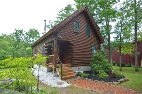 68 Kinsley Ln, Mendon MA  01756-1236 exterior