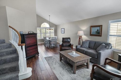 22043 Pamplico Dr, Santa Clarita, CA 91350-2179