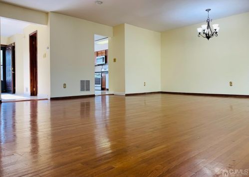 3 Highview Dr, Woodbridge NJ  07095-3905 exterior