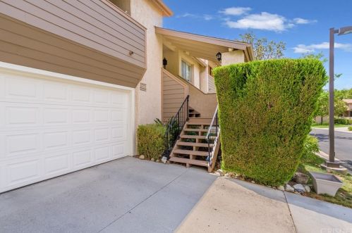 20056 Avenue Of The Oaks, Santa Clarita CA  91321-1361 exterior