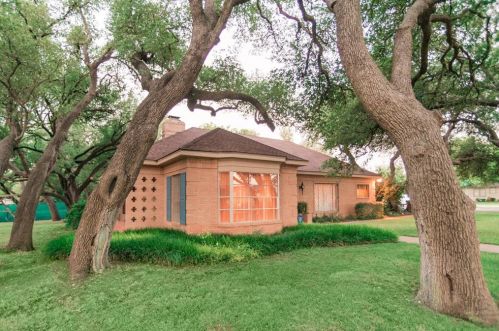 345 Clinton St, Dublin, TX 76446-1303