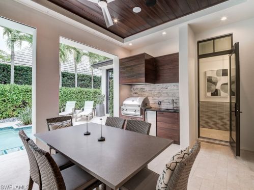 336 1st Ave, Naples FL  34102-5905 exterior