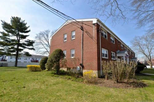 28 Courtland Ave, Stamford, CT 06902-3421