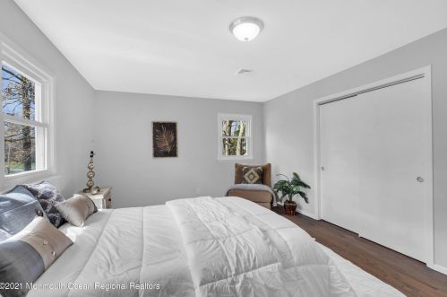 13 Salisbury Ave, Middletown NJ  07748-5240 exterior