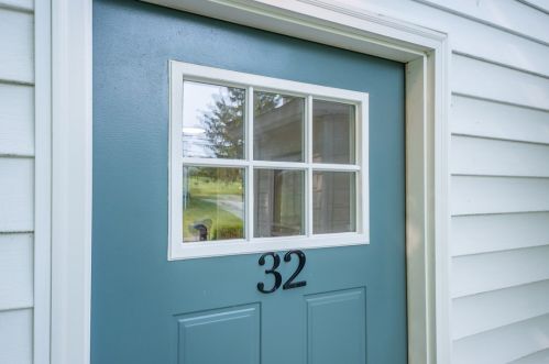 32 Coal Center Rd, Bentleyville, PA 15314-1601