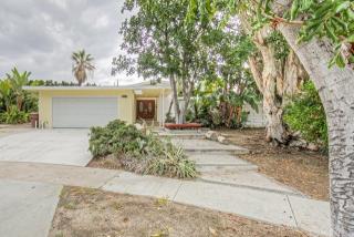 2072 Flippen Dr, Anaheim, CA 92802-3911