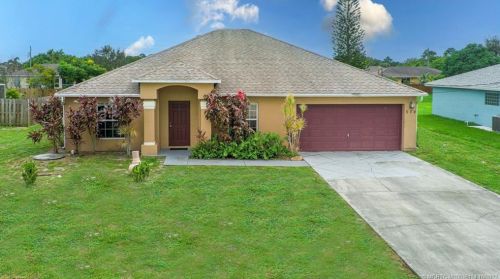 374 Mccomb Ave, Fort Pierce, FL 34953-3886