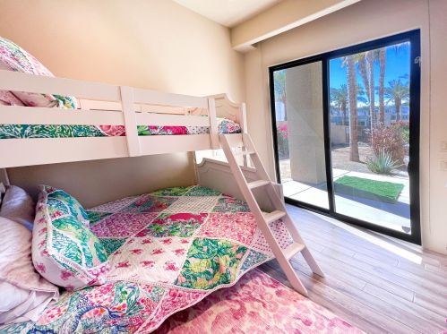 29 Sun Ridge Cir, Rancho Mirage CA  92270-2641 exterior