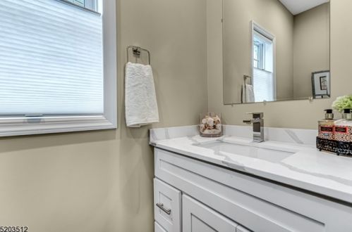 86 Valerie Dr, Manville NJ  08835-1414 exterior