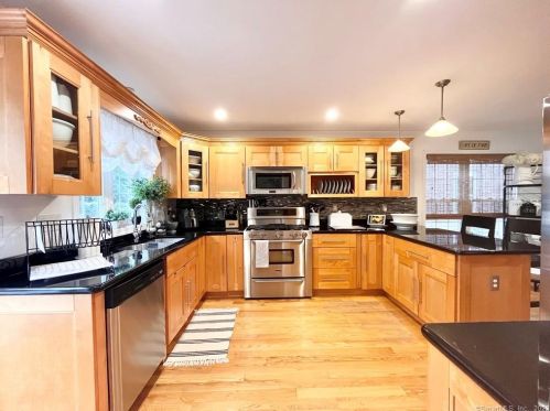 881 Howard Ave, Bridgeport CT 06605-1924 exterior