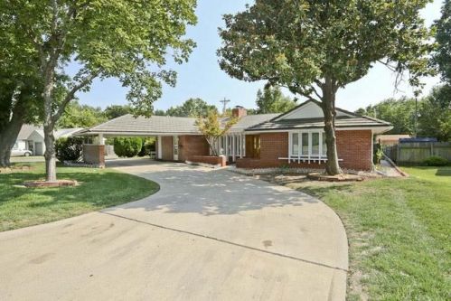 1819 12th Ave, Winfield, KS 67156-4013
