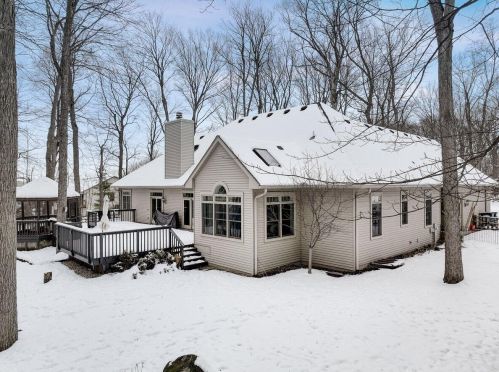 1947 Southwood Trl, West Bend WI  53090-8971 exterior