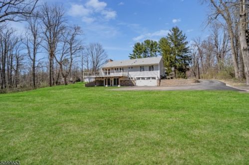 52 Reinman Rd, Warren NJ  07059-5102 exterior