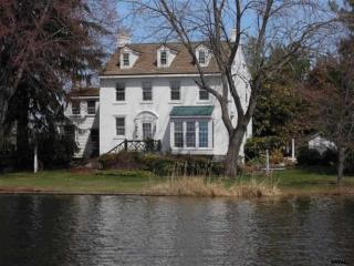 740 Harrison Dr, Gettysburg, PA 17325-8961