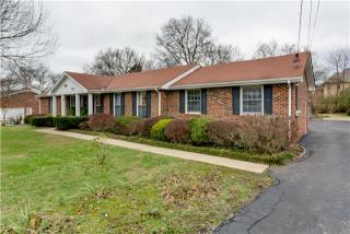 132 Pin Oak Dr, Hendersonville, TN 37075-3875