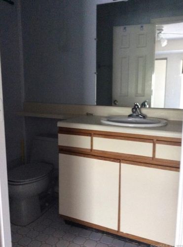 222 Carriage Crossing Ln, Middletown CT  06457-5862 exterior