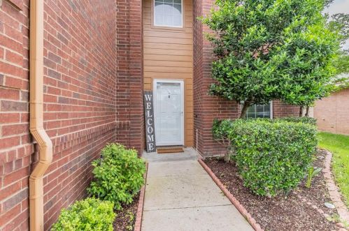 10328 Lake Ter, Hurst, TX 76053-7833