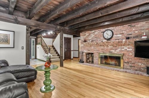 146 Blackberry Dr, Stamford, CT 06903-1206