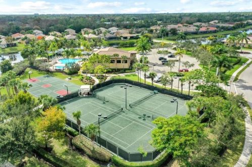 6633 Marbella Ln, Naples FL  34105-5048 exterior