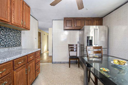 2723 Prescott Dr, Mishawaka, IN 46544-6154