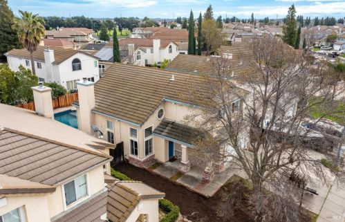 912 Celestine Cir, Vacaville CA  95687-7852 exterior