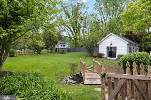 303 Colonial Hwy, Hamilton VA  20158-9056 exterior