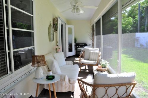 523 6th St, Vero Beach FL  32962-1687 exterior